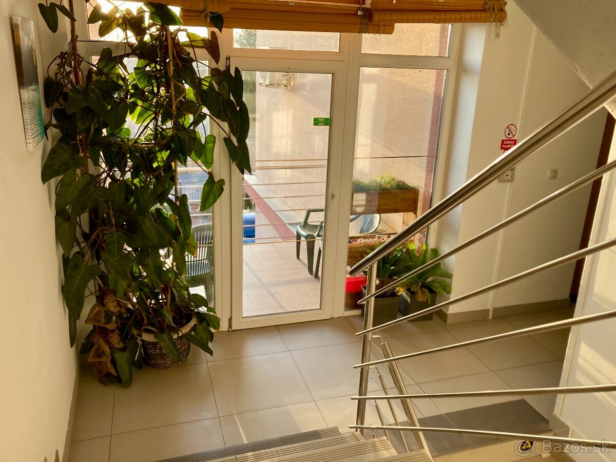 Nadštandardný 2-izbový byt 75m2 + parkovacie miesto, Komárno - 15