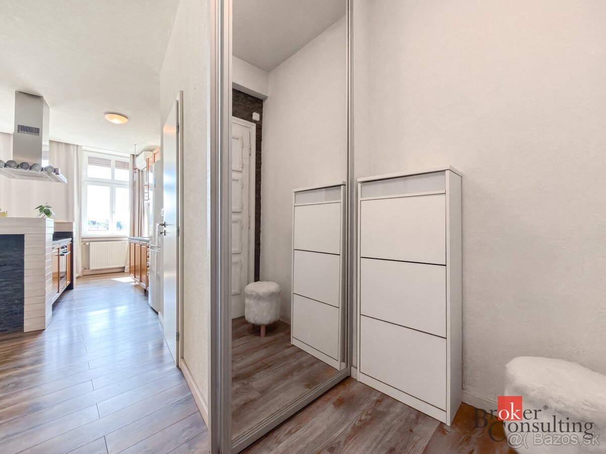 Veľkometrážny staromestský 2i byt s balkónom pri Dunaji – foto 10