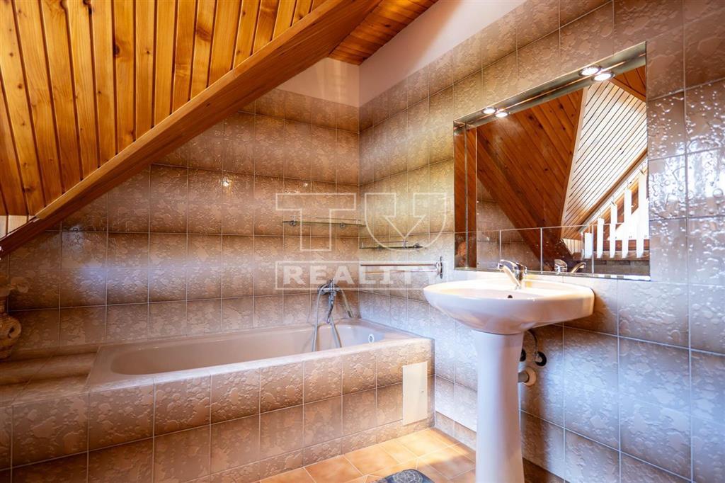 3 PODLAŽNY RODINNÝ DOM, LIETAVSKÁ SVINNÁ, VÝMERA 479m2 - 15