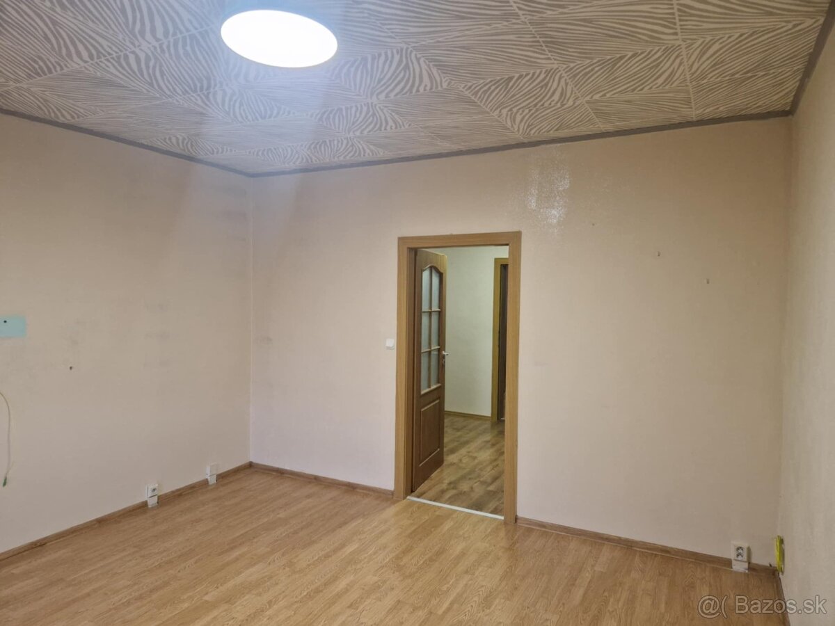 Na predaj 4 izbový byt v meste Handlová na ulici Okružná. - 15