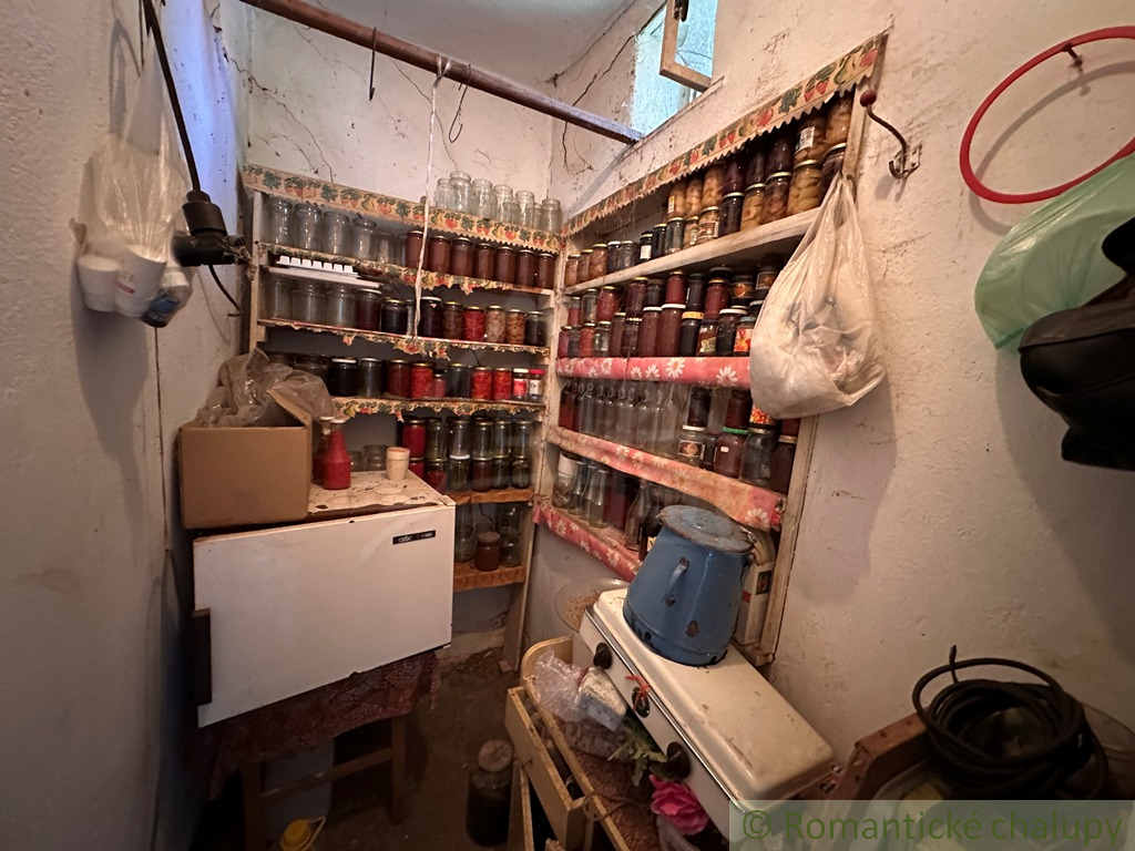 Rodinný dom v pokojnej vinárskej obci Rúbaň – ideálny na r - 15