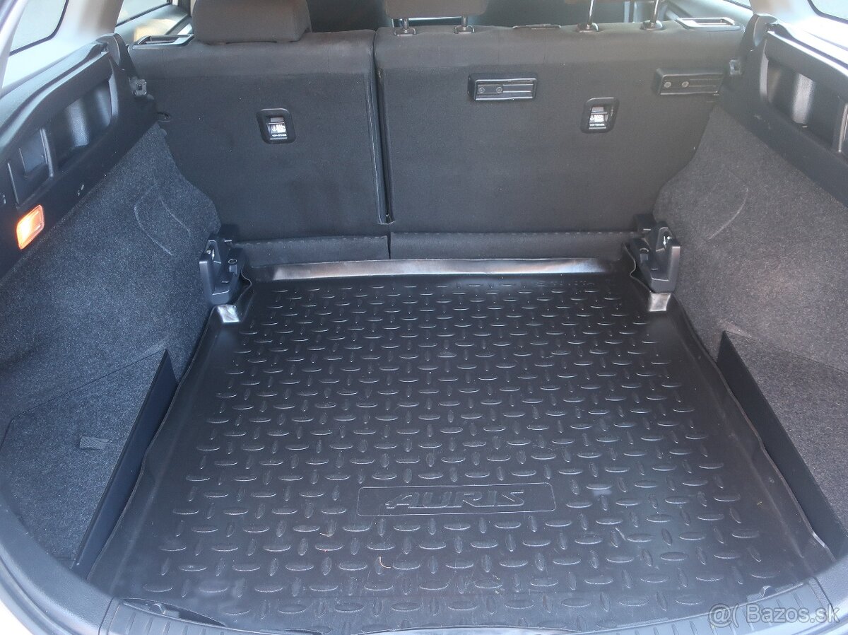 TOYOTA AURIS TOURING SPORT 1.8 Automat - 15