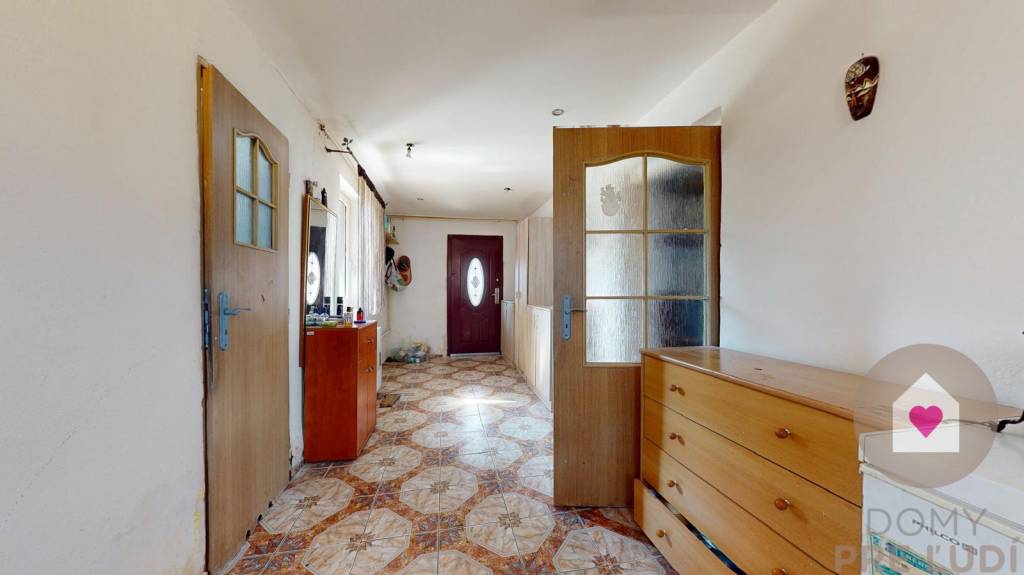 Dva domy za cenu jedného na pozemku o rozlohe 557 m2 s garáž - 15