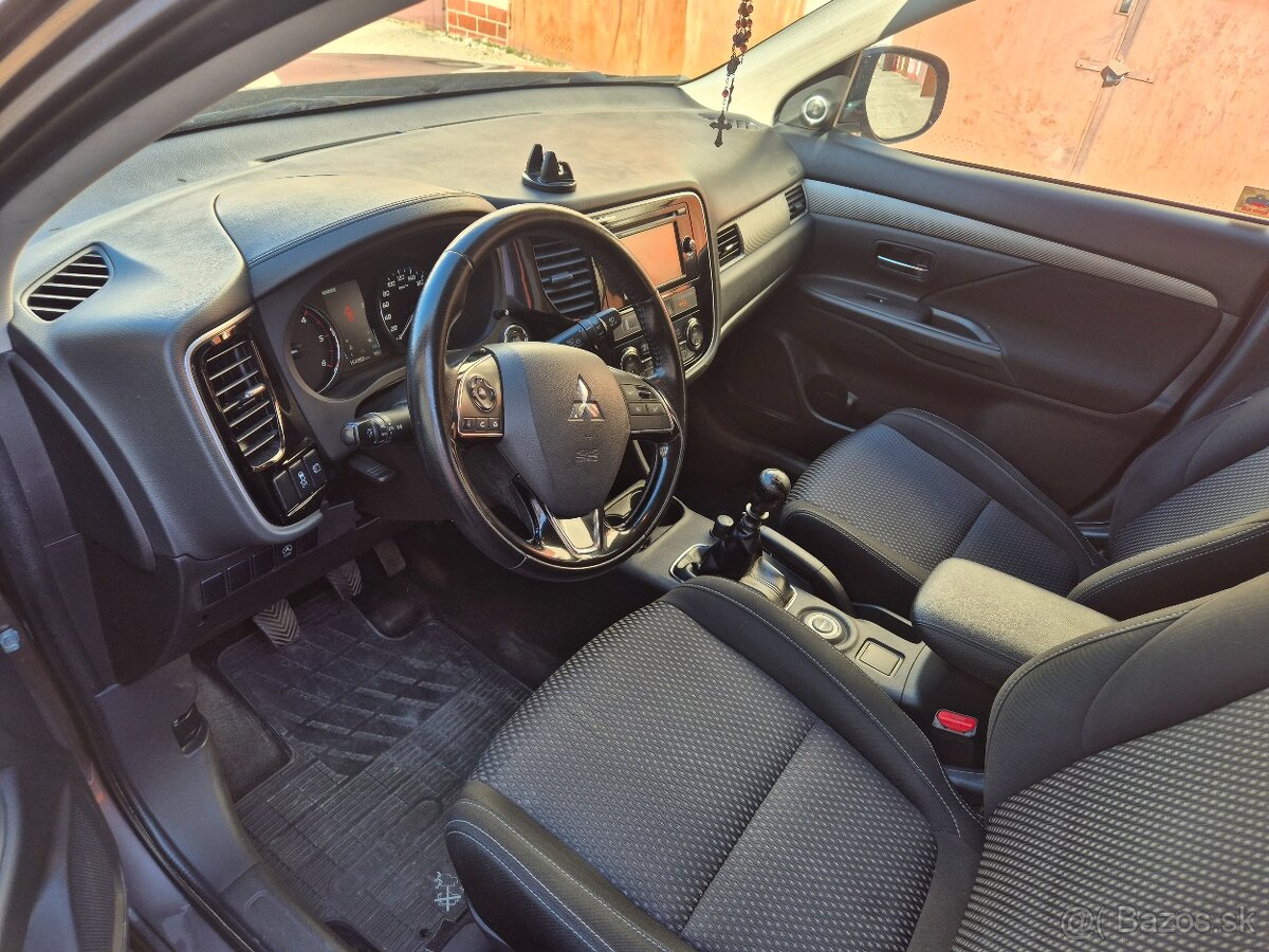Mitsubishi Outlander 2.2D 4x4 7.miest - 15