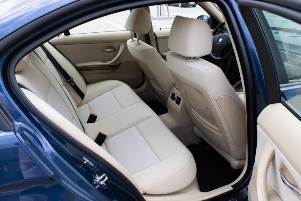 BMW 318i (E90) z roku 2005 - 15