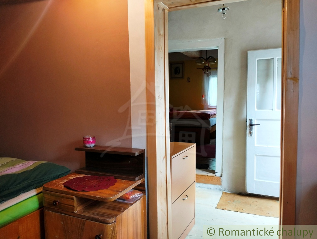 Drevenička v centre krásnej obce Papradno na predaj - 15