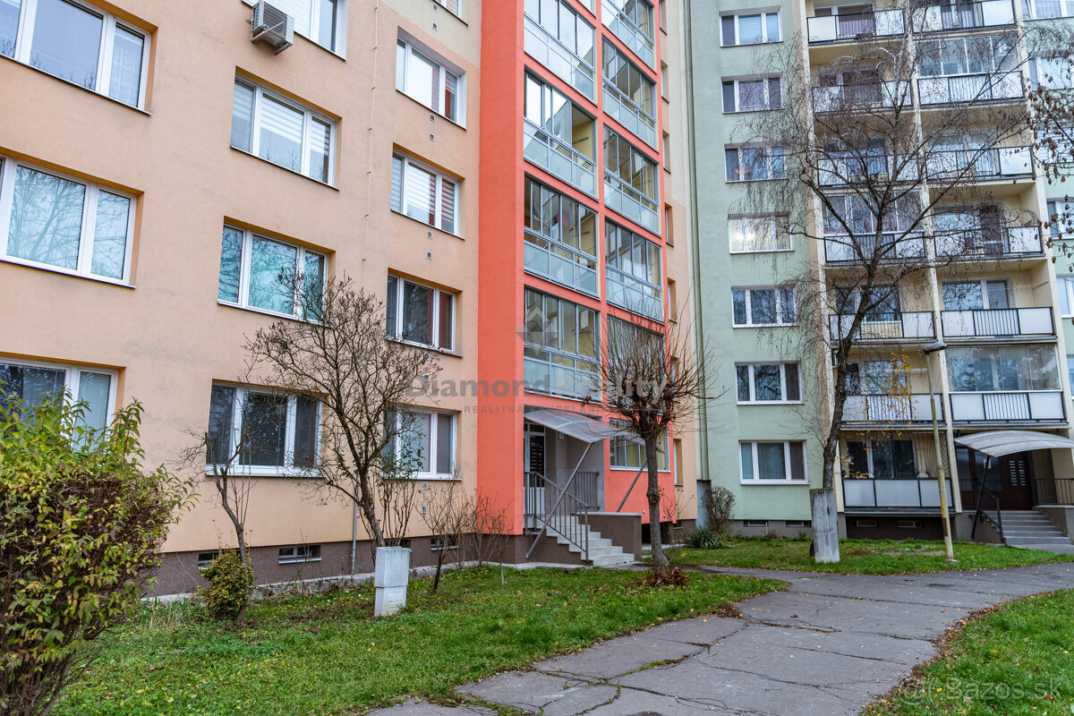 NA PREDAJ ZARIADENÝ 1,5 IZBOVÝ BYT PO NOVEJ REKONŠTRUKCIÍ - 15