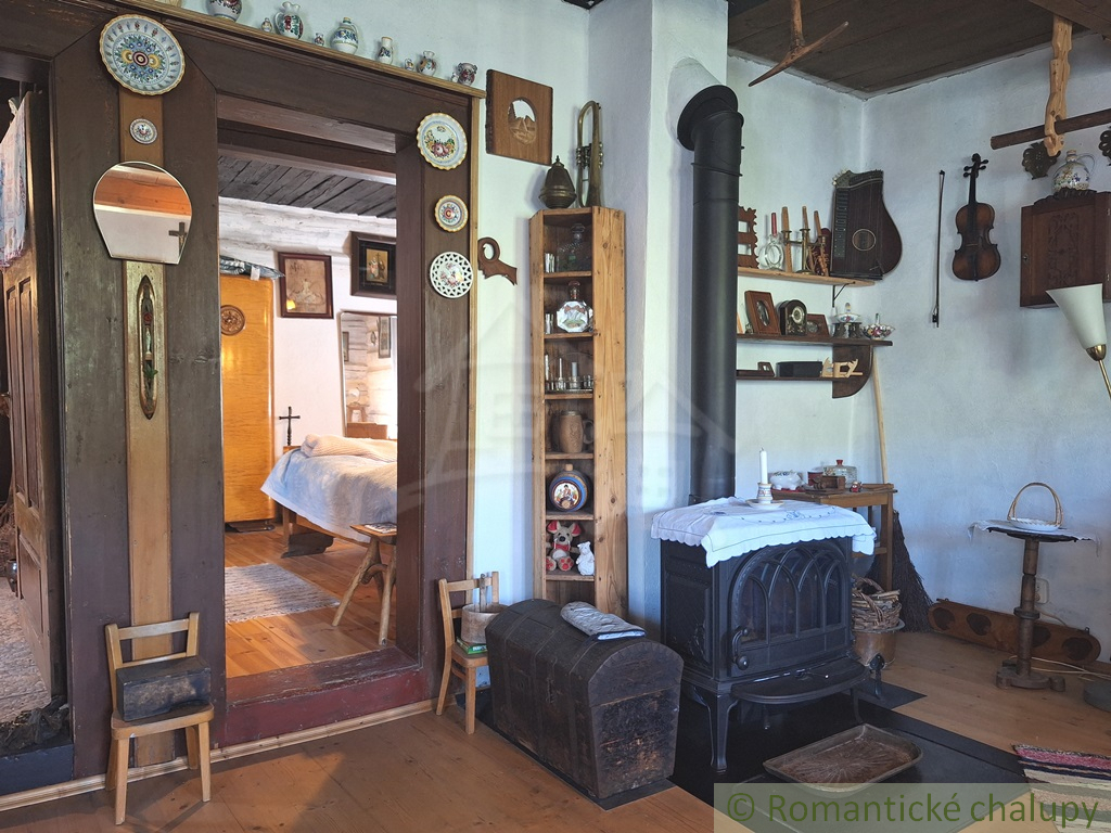 Romantická drevenica s garážou, upraveným pozemkom a teras - 15