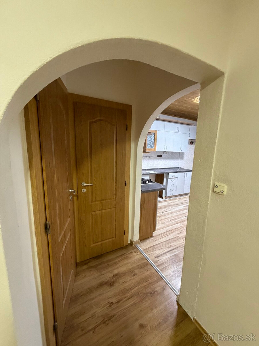Prenájom 4-izbový byt v Handlovej - 15