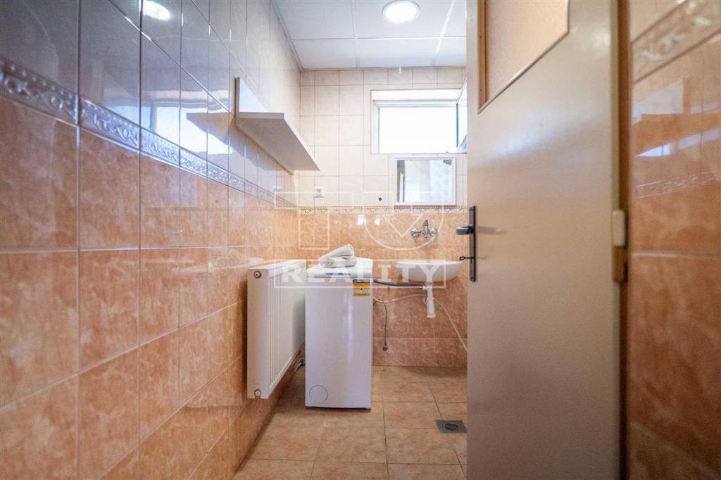 Rezervované Na predaj 4 izbový rodinný dom Malé... - 15