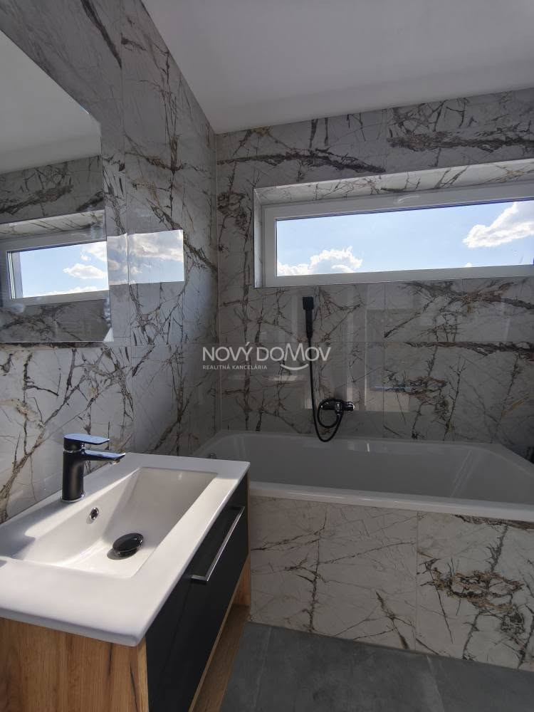 P R E D A J - cena na vyžiadanie - 15