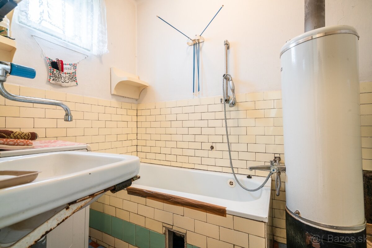 Rodinný domček v malebnej dedinke Stará Turá , časť Papraď - 15