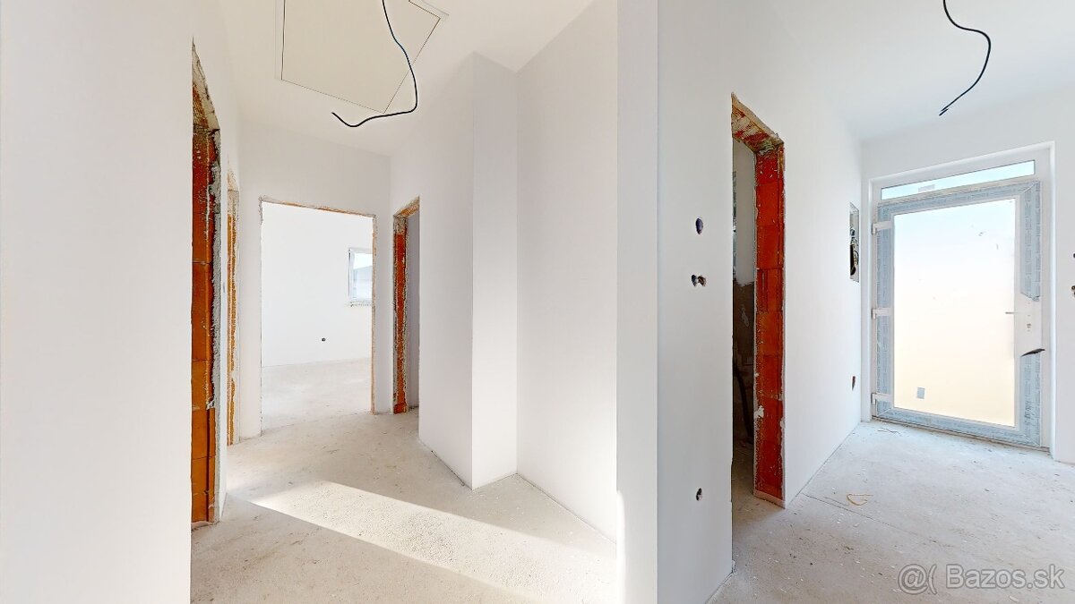 4 izbový rodinný dom tichej lokalite, parkovanie, oplotenie, - 15