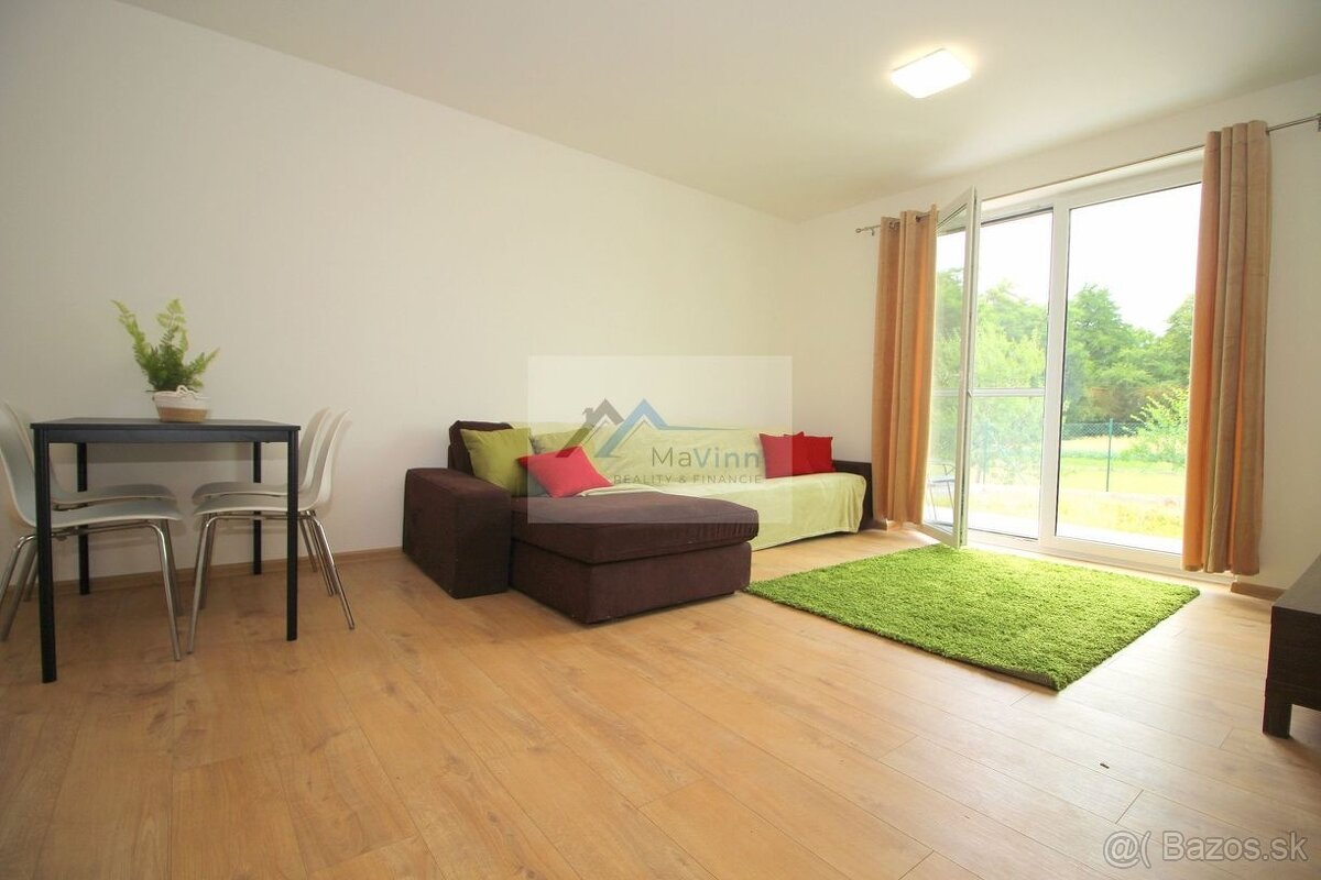 PREDAJ zariadená NOVOSTAVBA s vírivkou vo Dvorci - 15