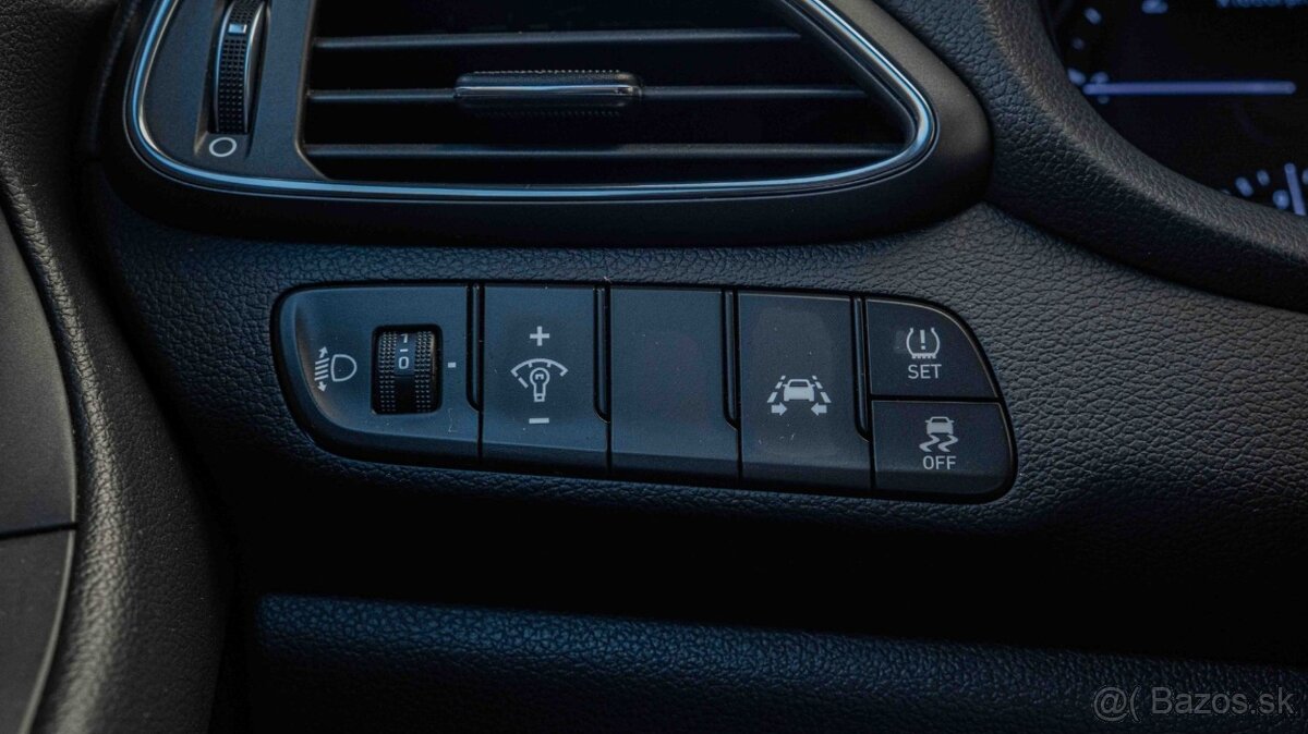 Hyundai i30 CW 1.6 CRDi Classic DTC - 15