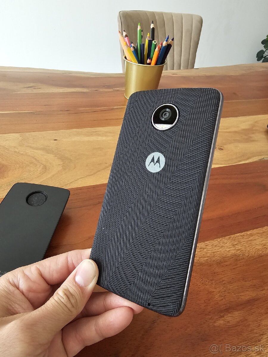Motorola Moto Z2 Play + Hasselblad True Zoom - 15
