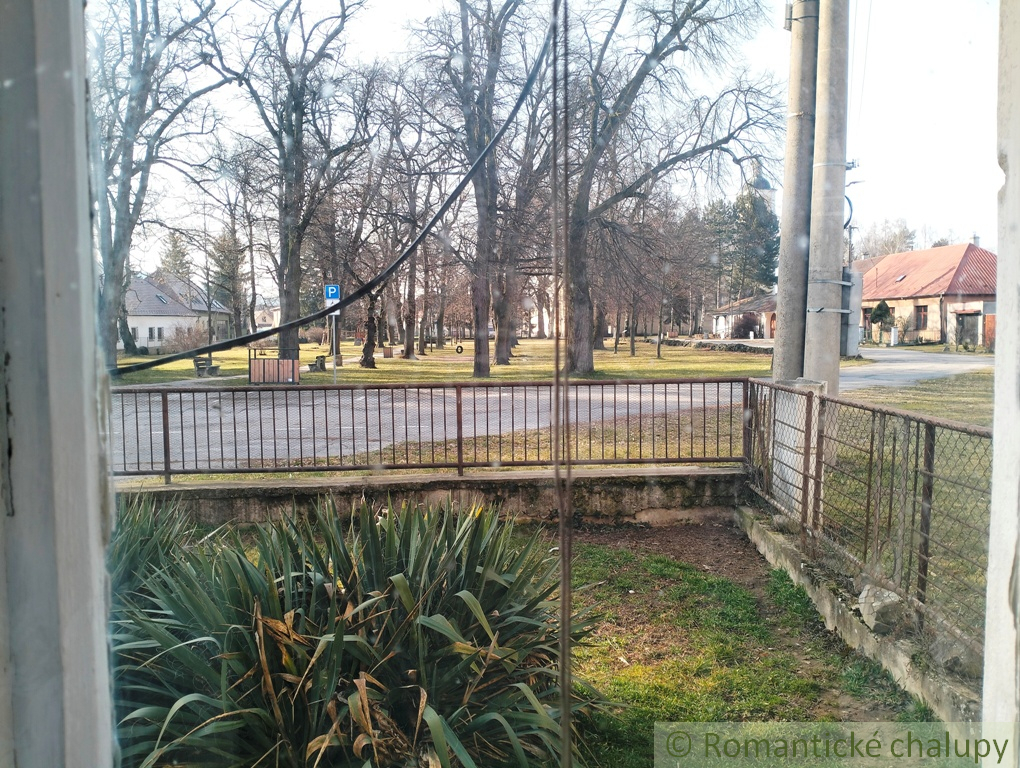 Historická vilka pod hradom Beckov na predaj - 15