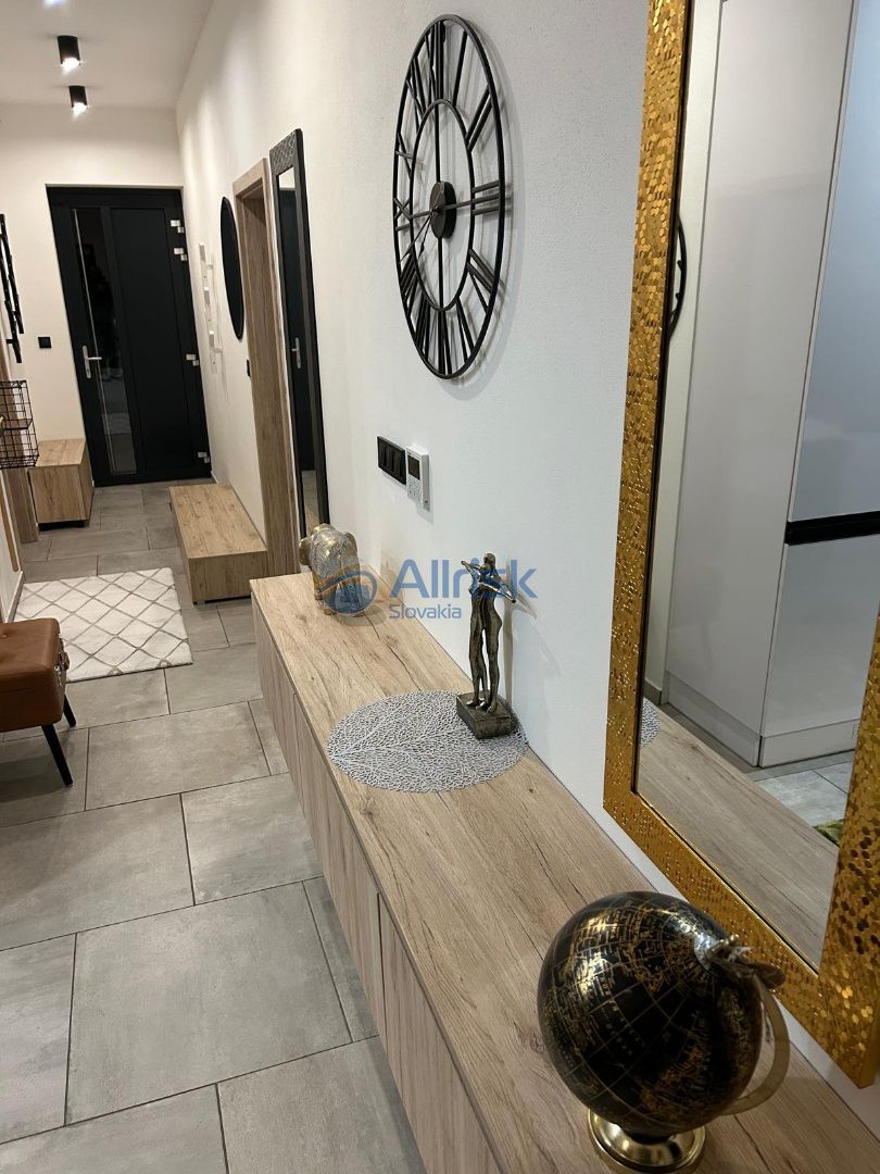 Útulné bývanie v rodinnom dome v Šali v prírodnom prostredí. - 15