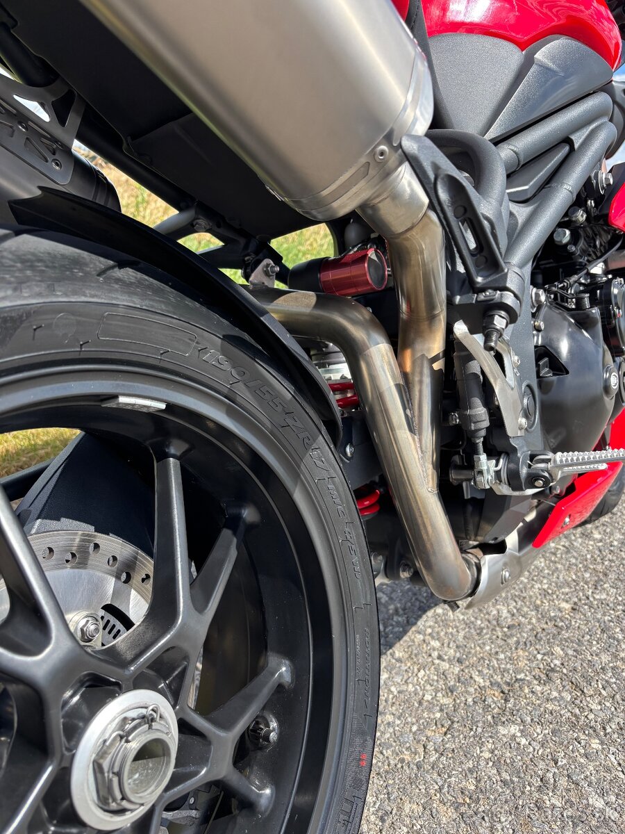 Triumph Speed Triple 1050 - 15