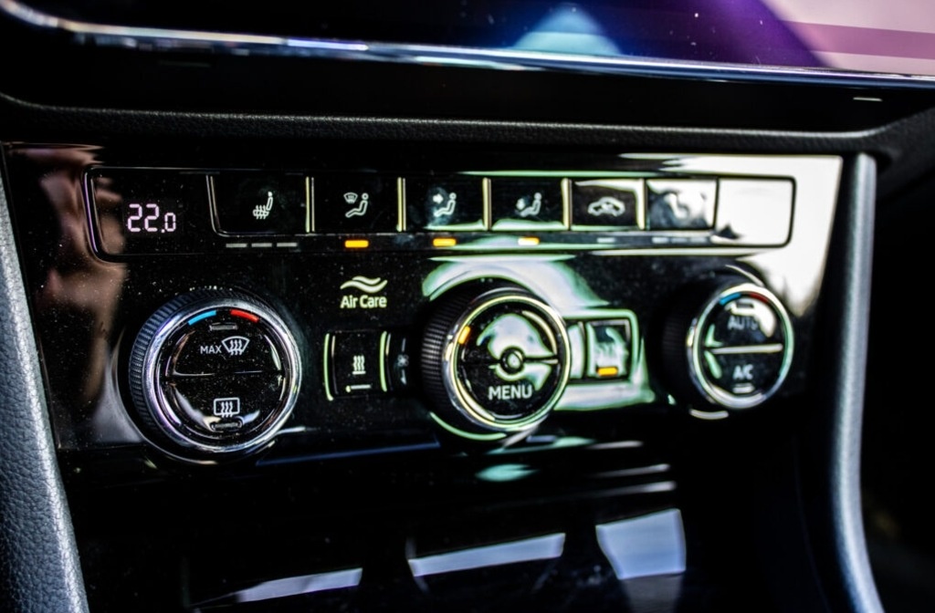 Škoda Superb Combi 2.0TDI 4×4 Sportline - 15