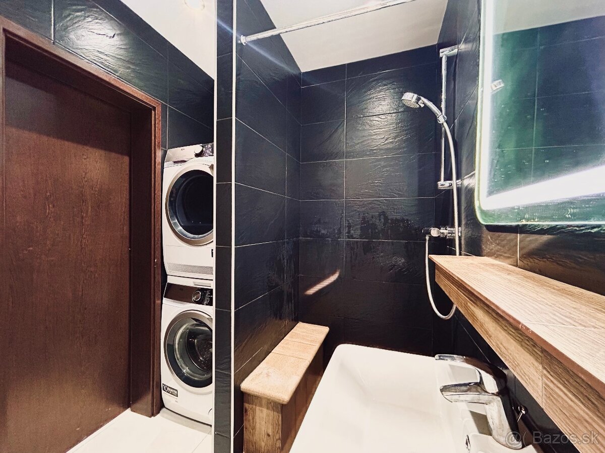 Na predaj príjemný plne zariadený dom s bazénom - 15