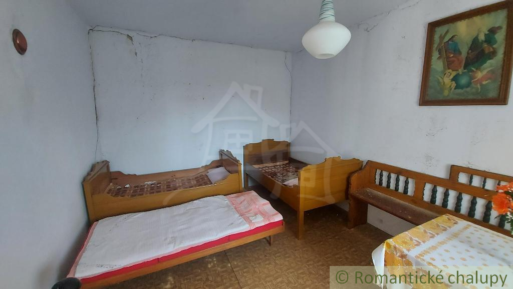 Malá chalúpka na okraji polosamoty s 40 á pozemkom v obci - 15