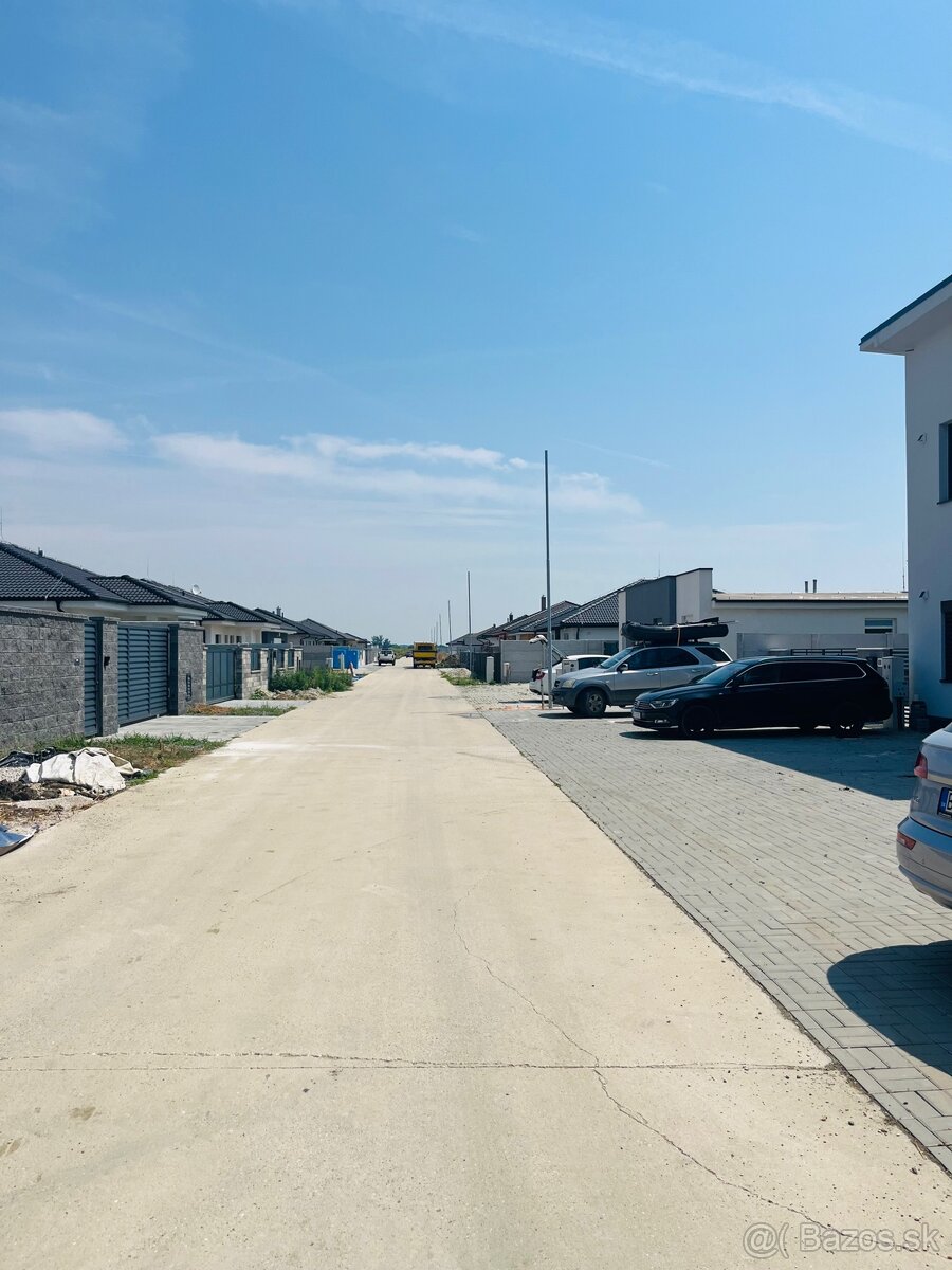 Trojizbový byt s balkónom - 15