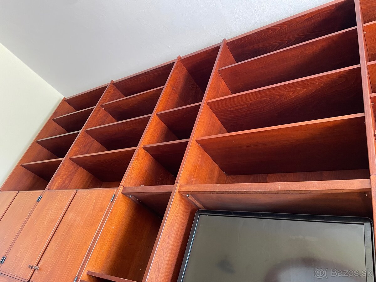 Darujem kvalitnú obývaciu stenu z dreva - 15