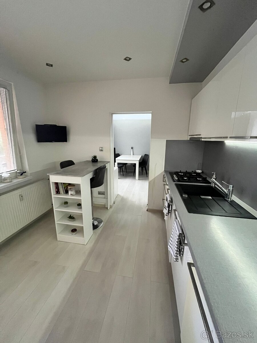 Predaj kompletne prerobeného 3 izbového bytu - 15