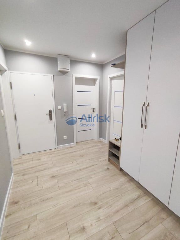 KRÁSNY ,KOMPLETNE ZREKONŠTRUOVANÝ 3,5IZB. BYT - SÚMRAČNÁ ULI - 15