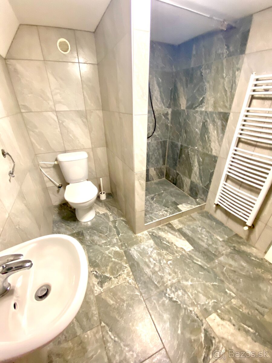 Predaj- 4 izbový dom s krásnou záhradou, Šurany - 15