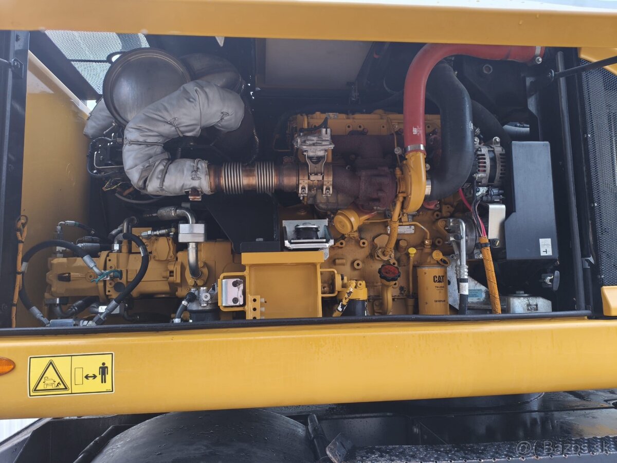 Kolový otočný bagr CAT M316 F - 15