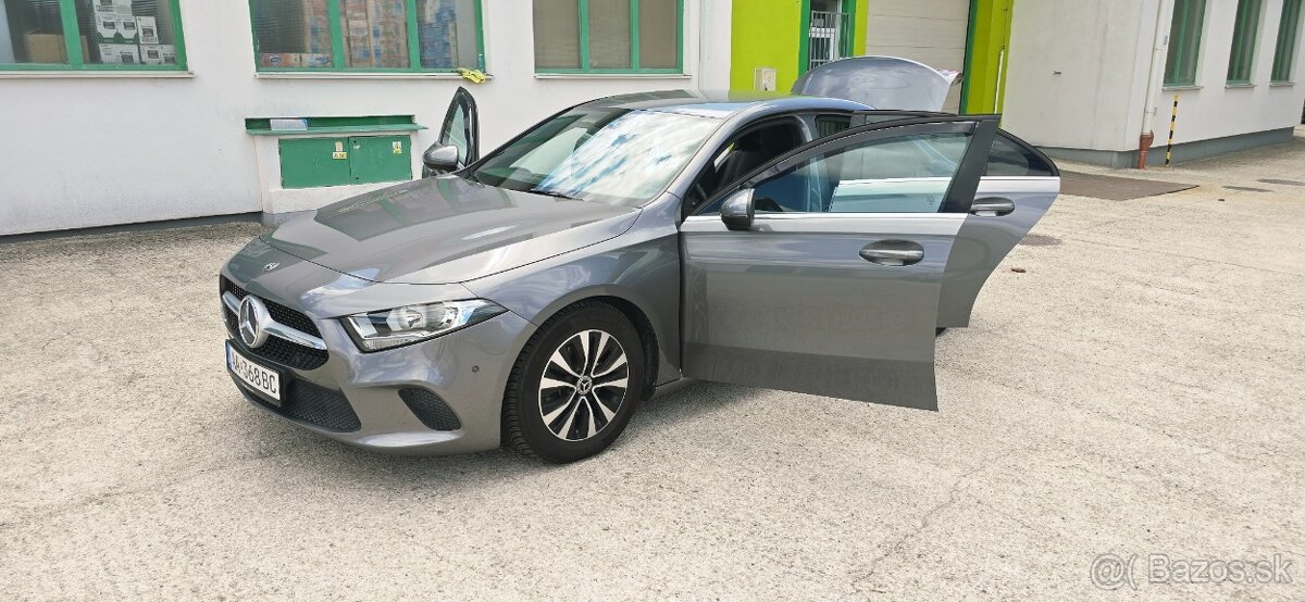 Mercedes-Benz A180D sedan - 15