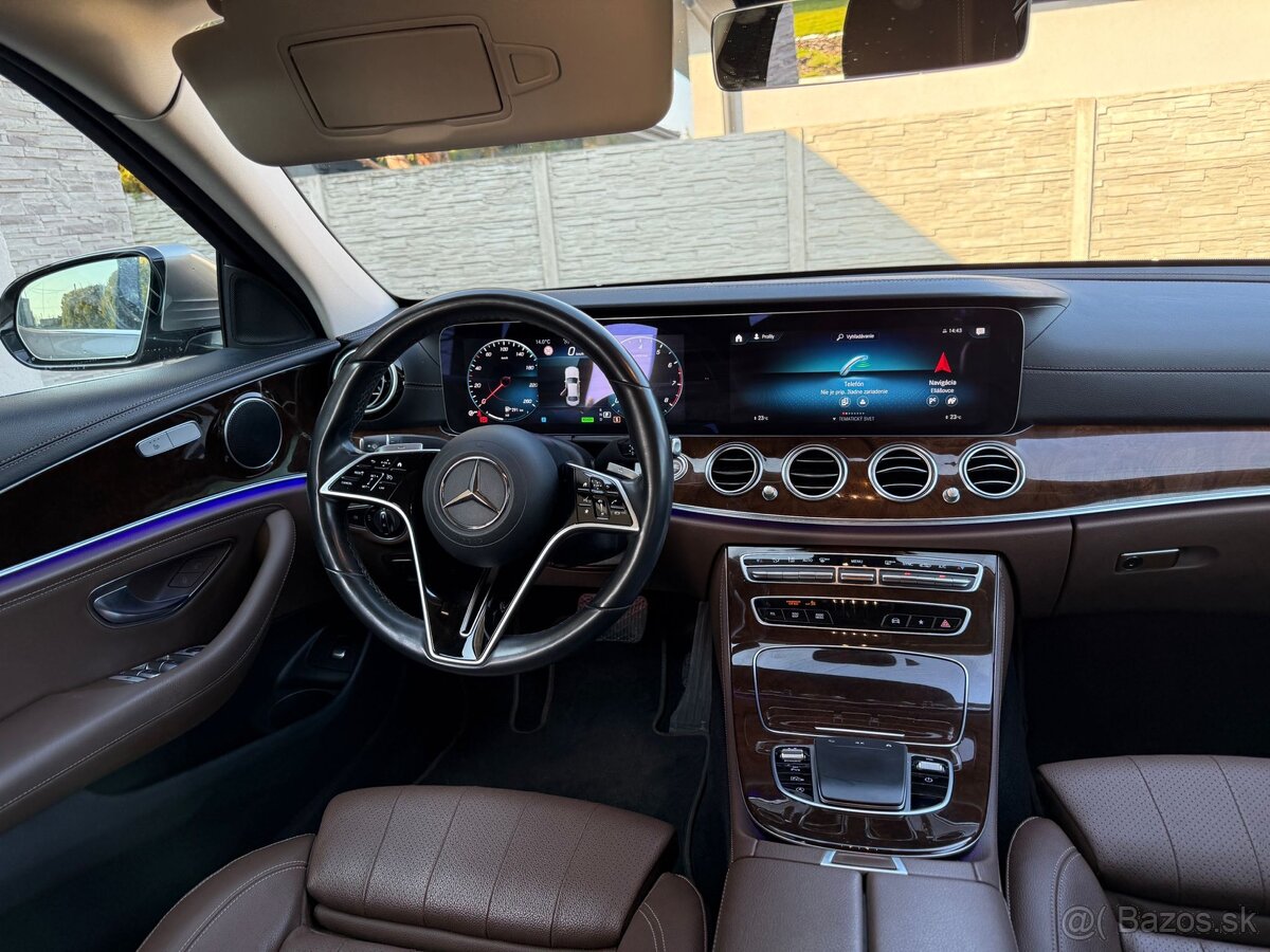 Mercedes-Benz E trieda Sedan - 15