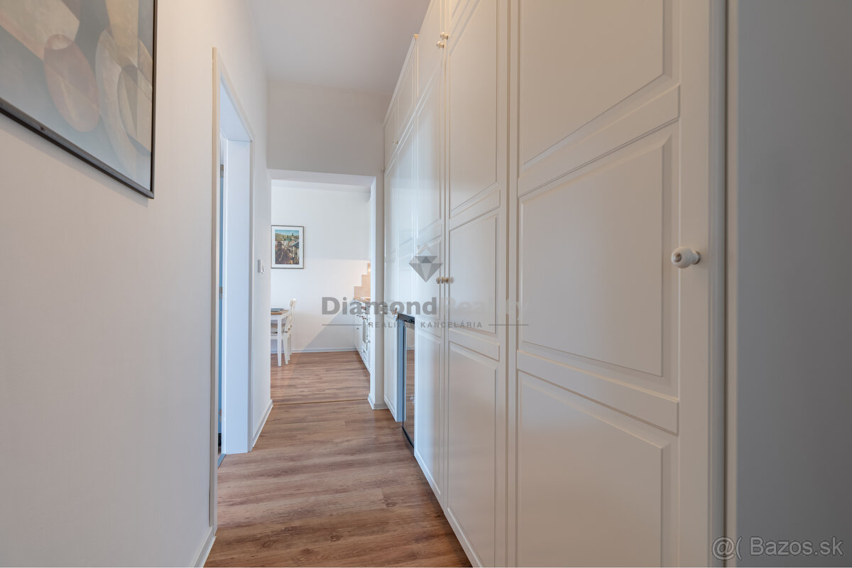 REZERVOVANÉ | NA PREDAJ 3 IZBOVÝ BYT S TERASOU V IKONICKEJ N - 15