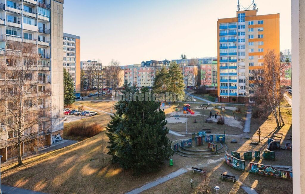 PRENÁJOM: NÁDHERNÝ, VEĽKÝ 3 IZBOVÝ BYT S 2 x LOGGIOU, THK - 15