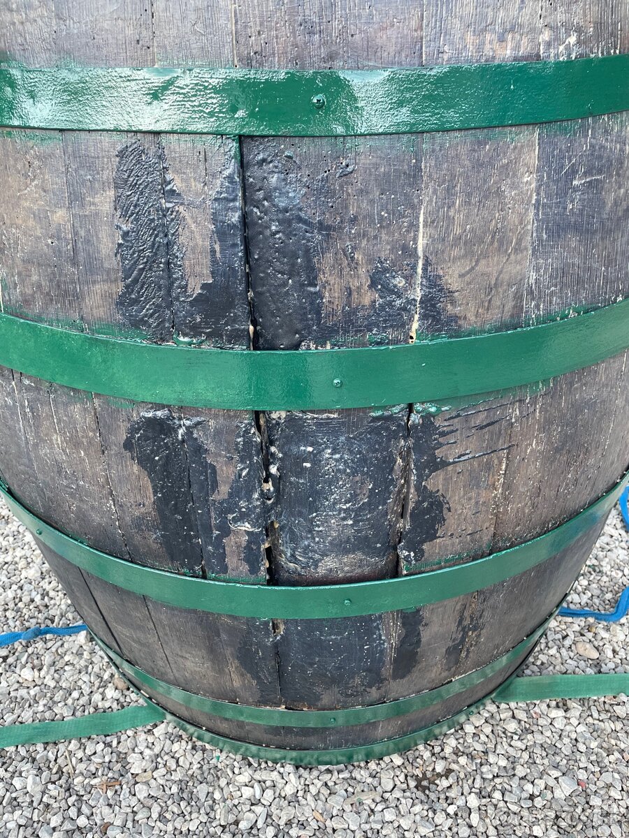 Predám veľký dubový sud objem 408l - 15