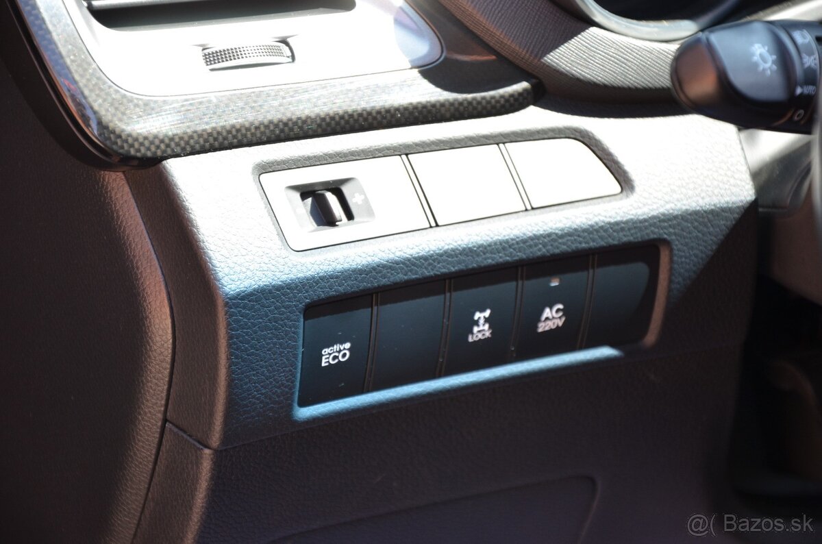 Hyundai Santa Fe 2,2 CRDi PREMIUM 4x4 AT6 145KW - 15