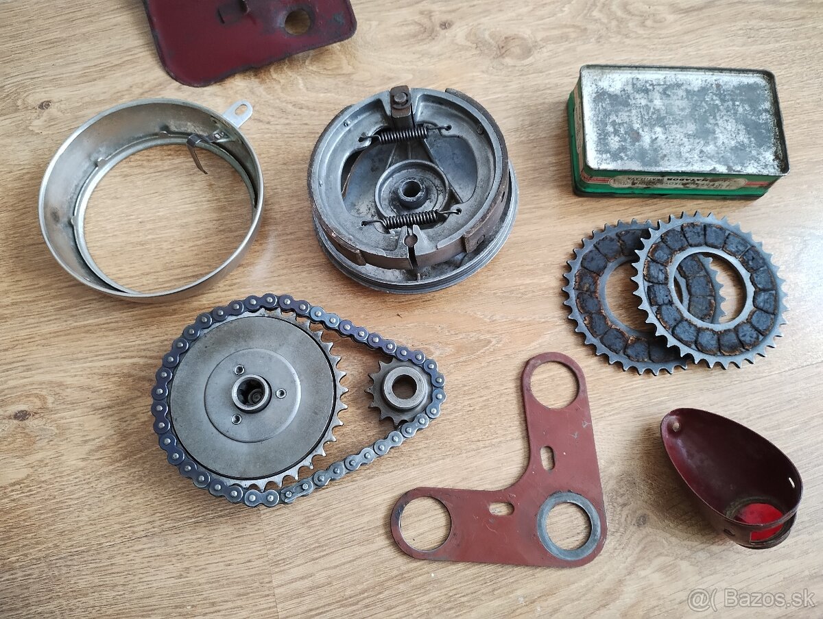 Prodám náhradní diely pro JAWA 550 pařez a jawa 555 - 15