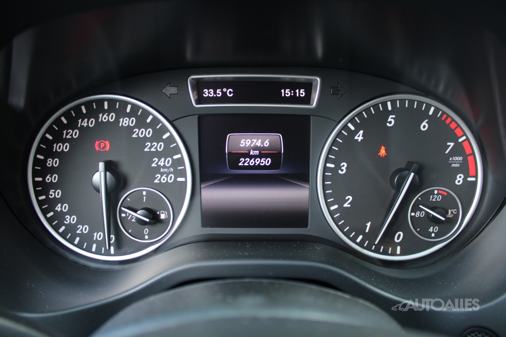 Mercedes-Benz A180 1,6 i 90 kW - 15