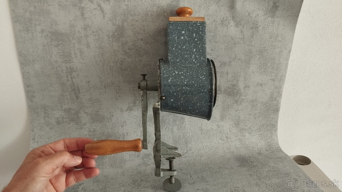 Velmi starý krásný velký mlyncek na strouhanku IDA - 15