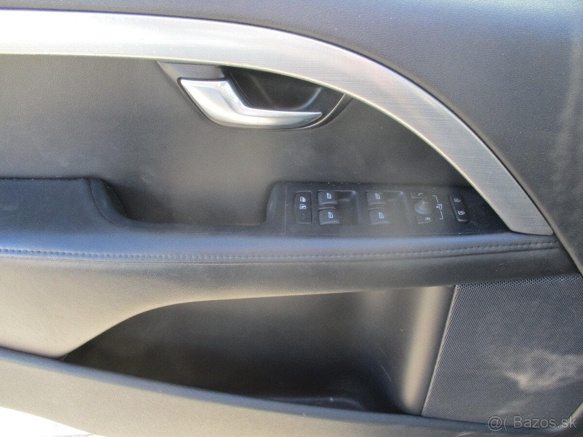 VOLVO XC70 2,4D5 151kw AWD SUMMUM GPS Radar 2011 - 15