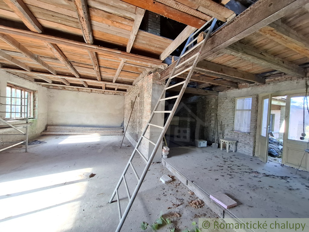 Rozostavaný rodinný dom s veľkým pozemkom v podunajskej ob - 15