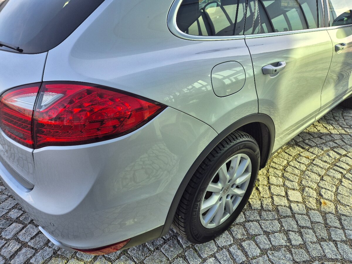 Porsche cayenne 3.0 TDI plná výbava - 15
