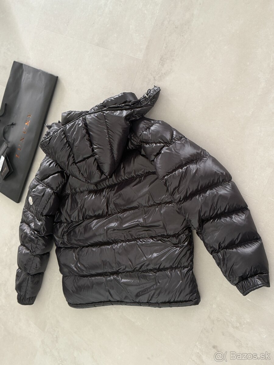 PREDÁM takmer novú zimnú bundu Moncler Maya Giubbot TG 6 - 15