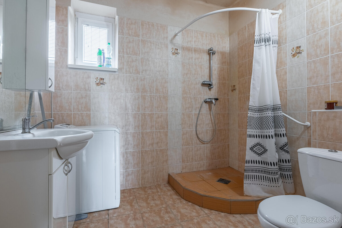 REZERVOVANÉ Na predaj 5 izbový rodinný dom s malým pozemk - 15