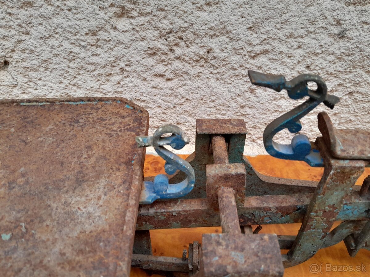 Liatinová váha. - 15