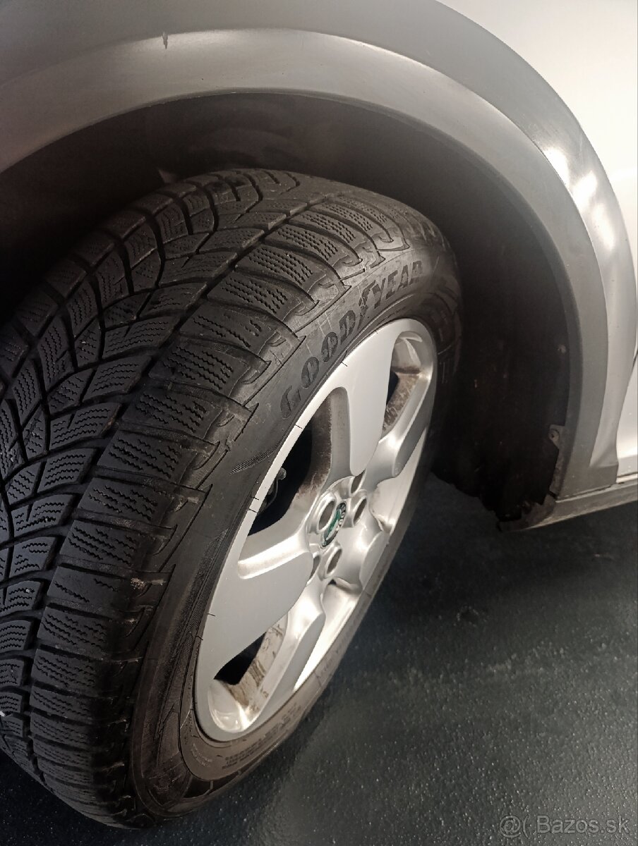 Skoda Octavia SCOUT II 2.0 TDI 4x4 Park. KAMERA
- 15