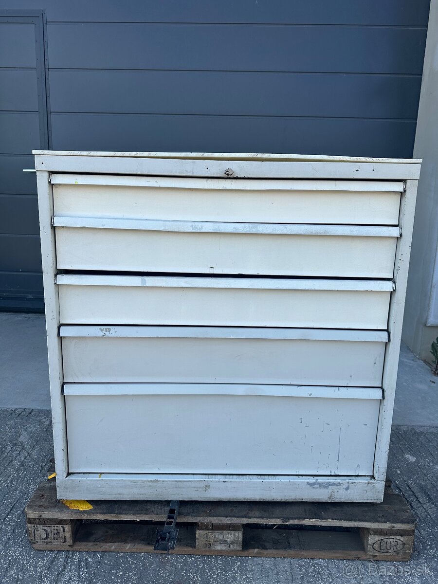 Skrina na naradie - 15