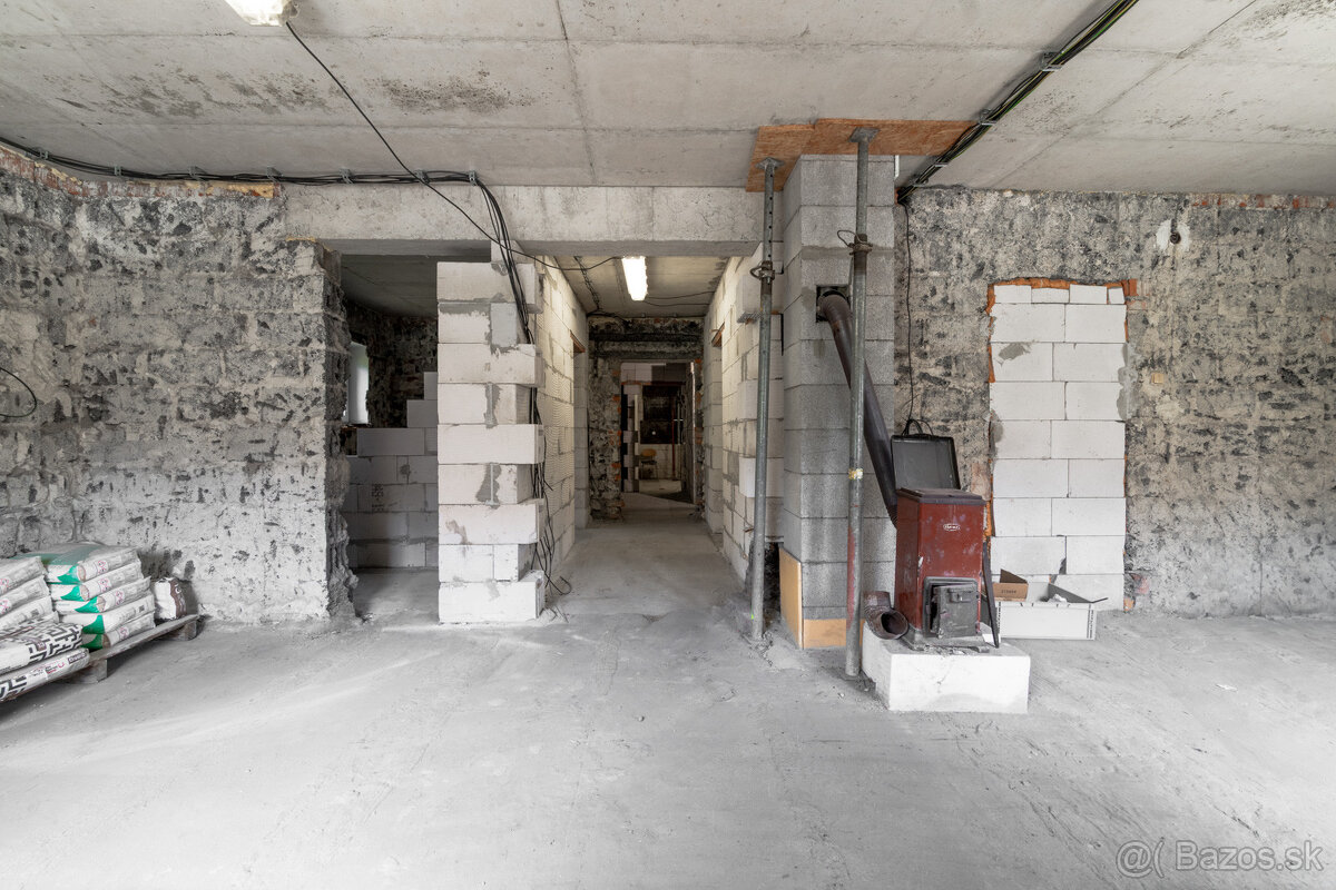 Rozostavaný dom na dokončenie podľa seba s veľkým pozemkom - 15